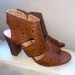 Lazer cut open toe bottle rich cognac size 8.5